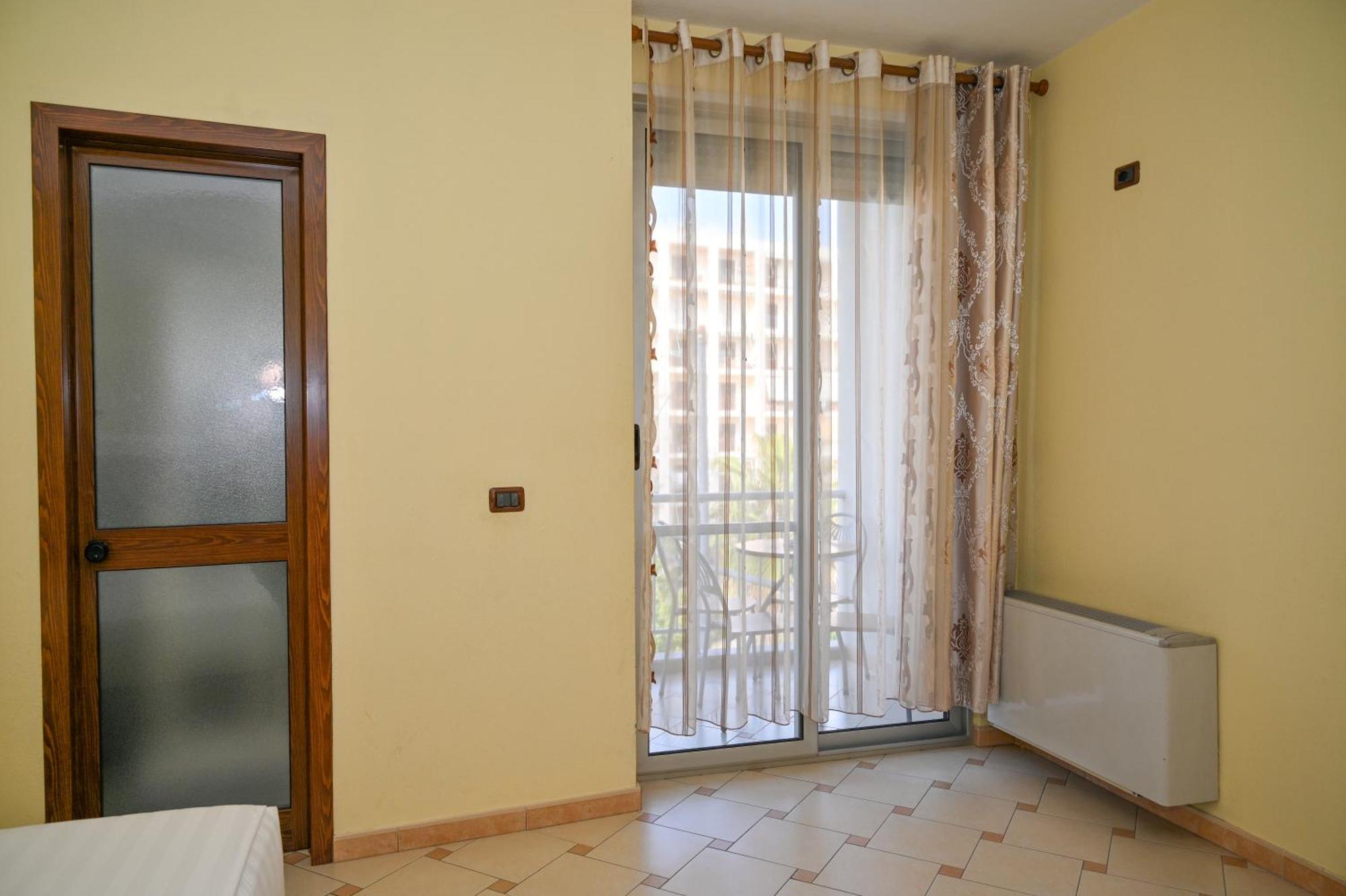 Hotel Vila Emes Durres Ruang foto