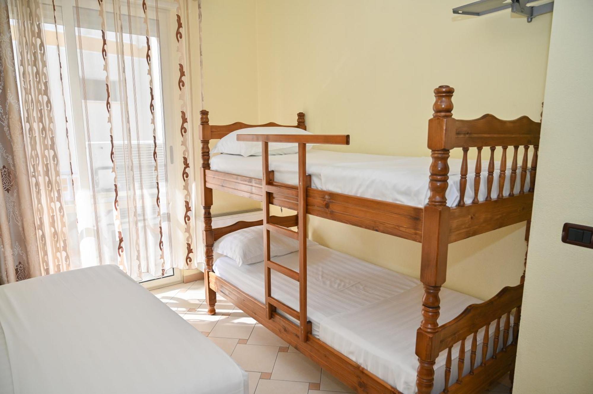 Hotel Vila Emes Durres Ruang foto