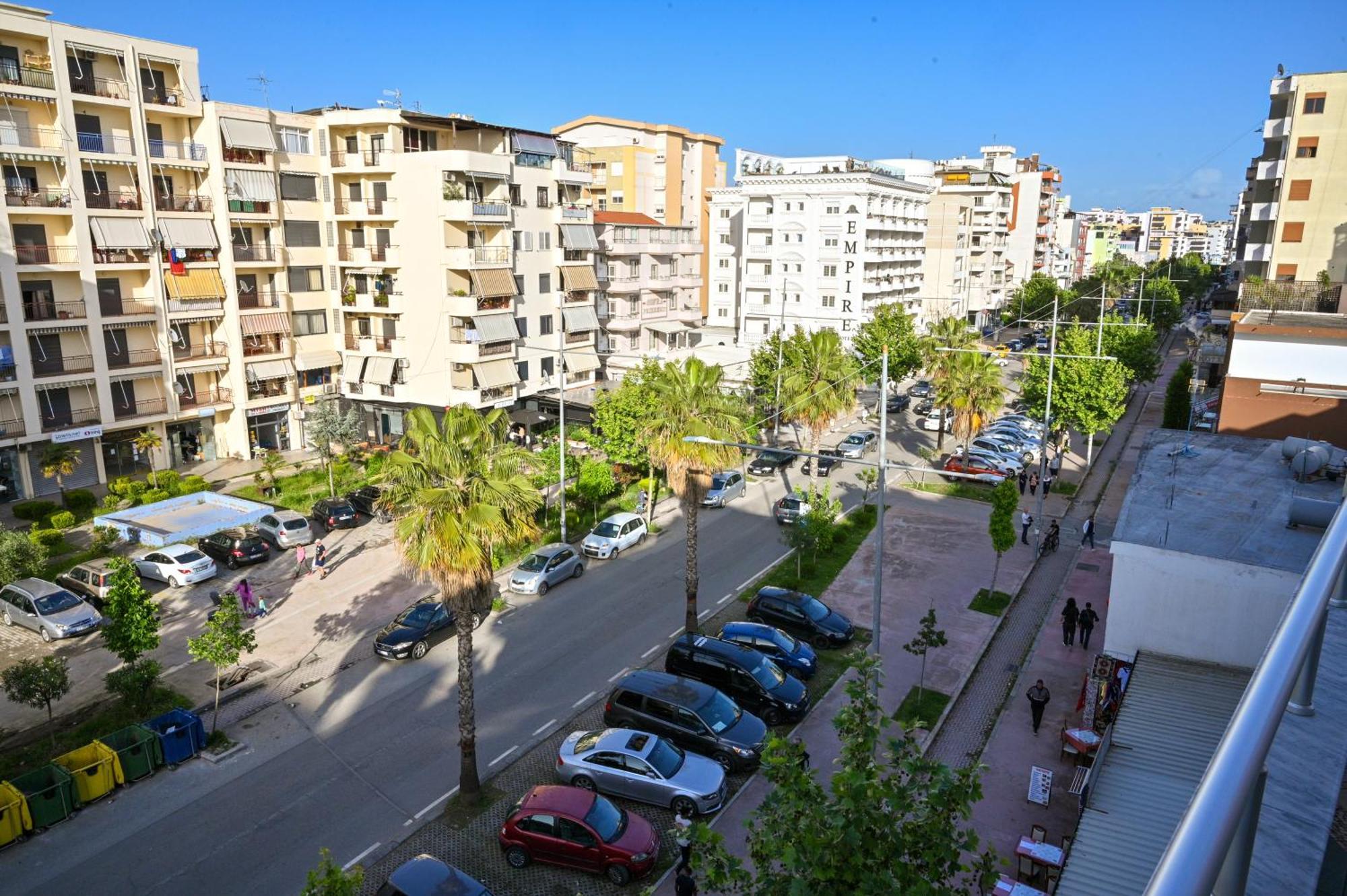 Hotel Vila Emes Durres Bagian luar foto