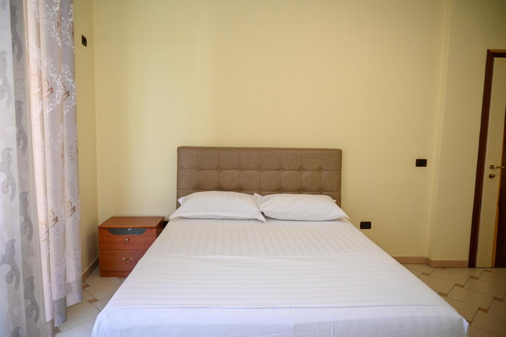 Hotel Vila Emes Durres Ruang foto