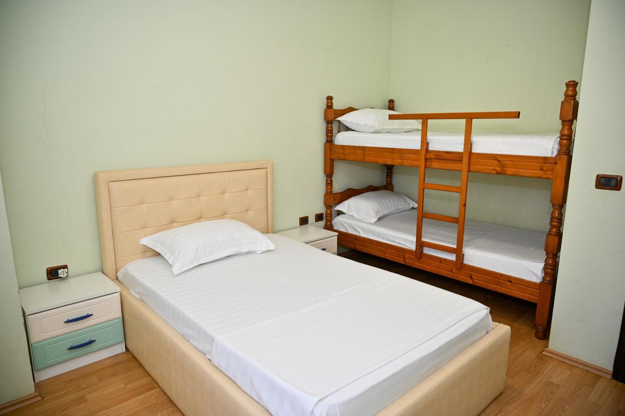 Hotel Vila Emes Durres Bagian luar foto