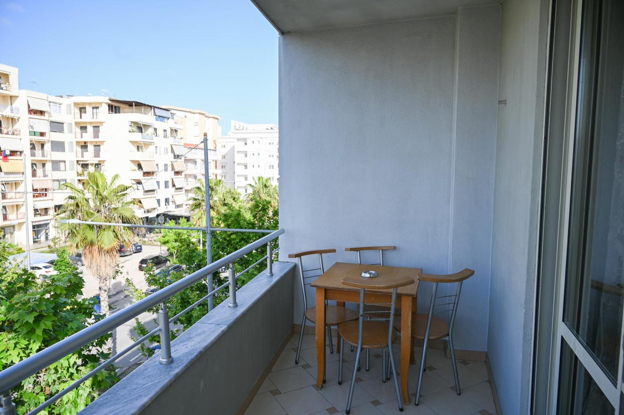 Hotel Vila Emes Durres Bagian luar foto