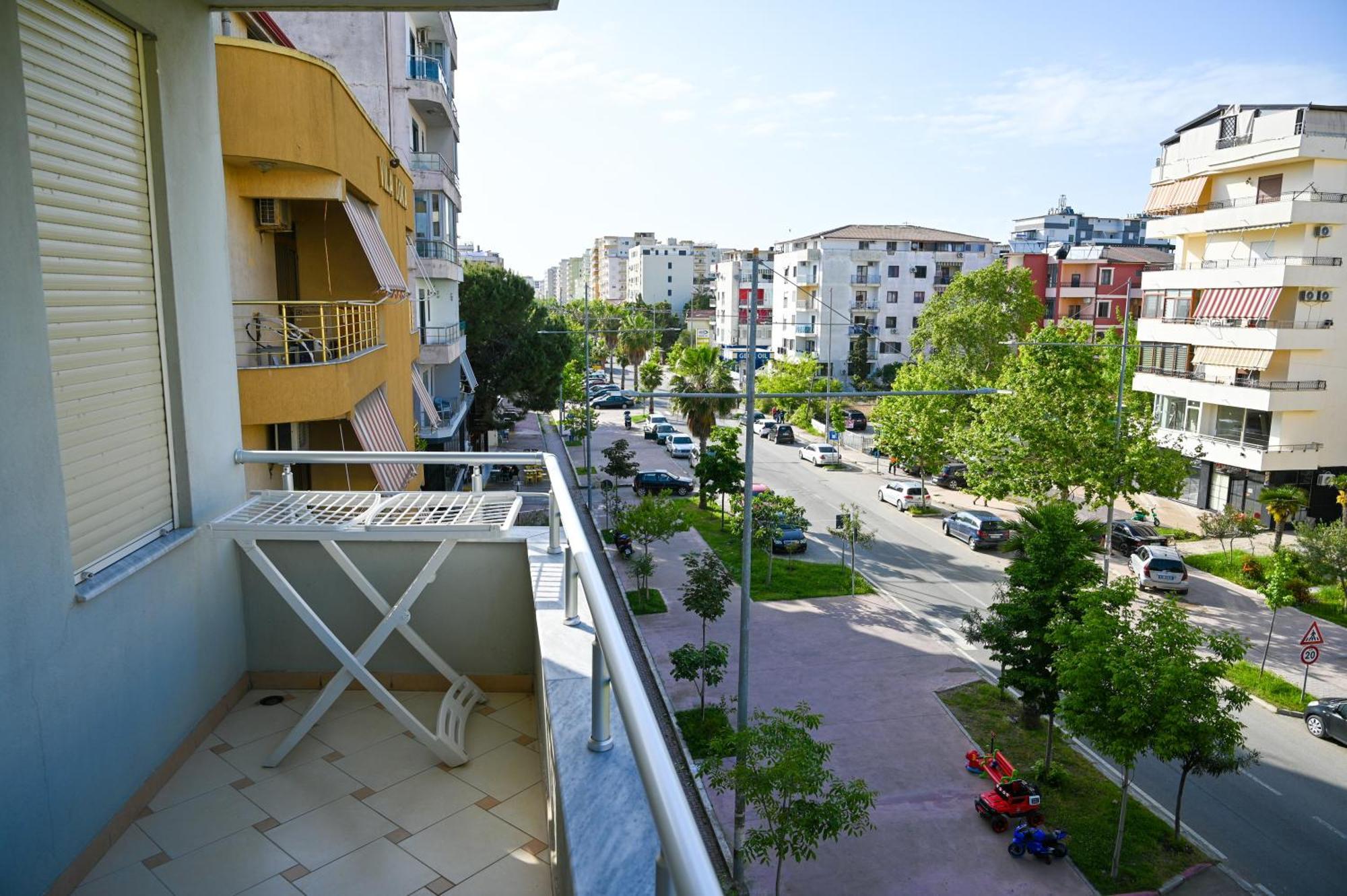 Hotel Vila Emes Durres Bagian luar foto