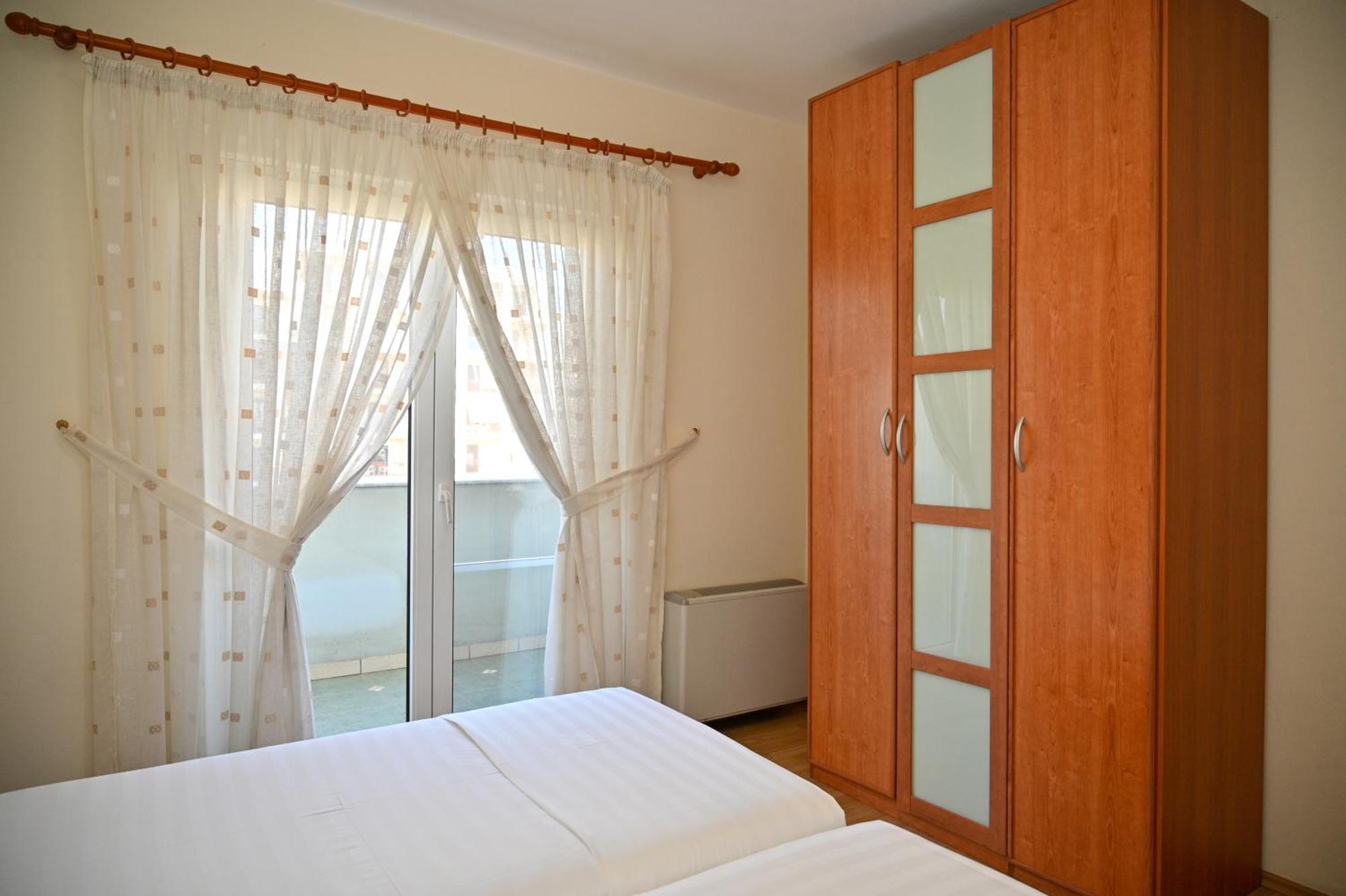 Hotel Vila Emes Durres Bagian luar foto