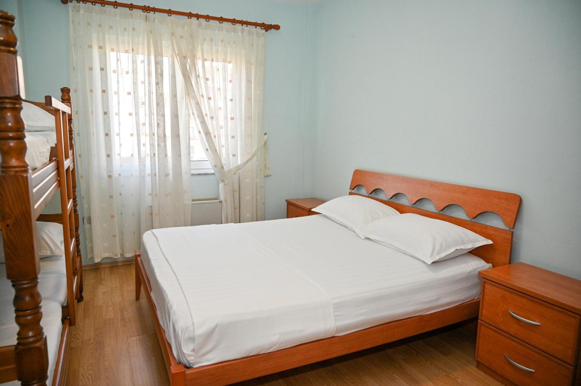 Hotel Vila Emes Durres Bagian luar foto