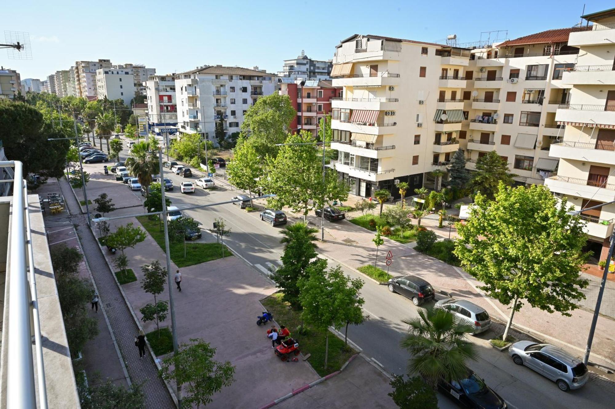 Hotel Vila Emes Durres Bagian luar foto
