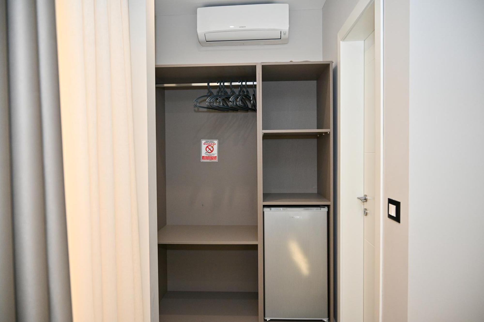 Hotel Vila Emes Durres Bagian luar foto