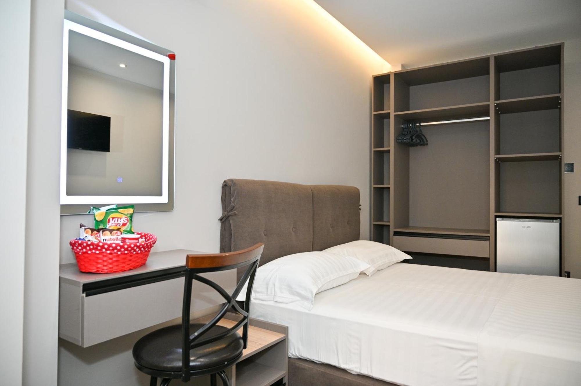 Hotel Vila Emes Durres Bagian luar foto