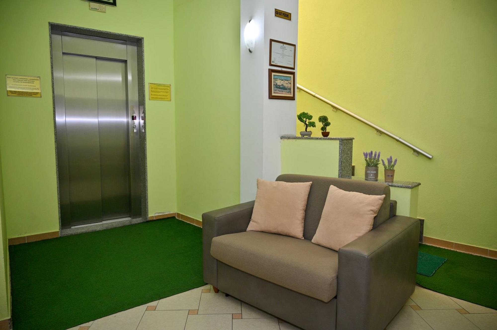 Hotel Vila Emes Durres Bagian luar foto