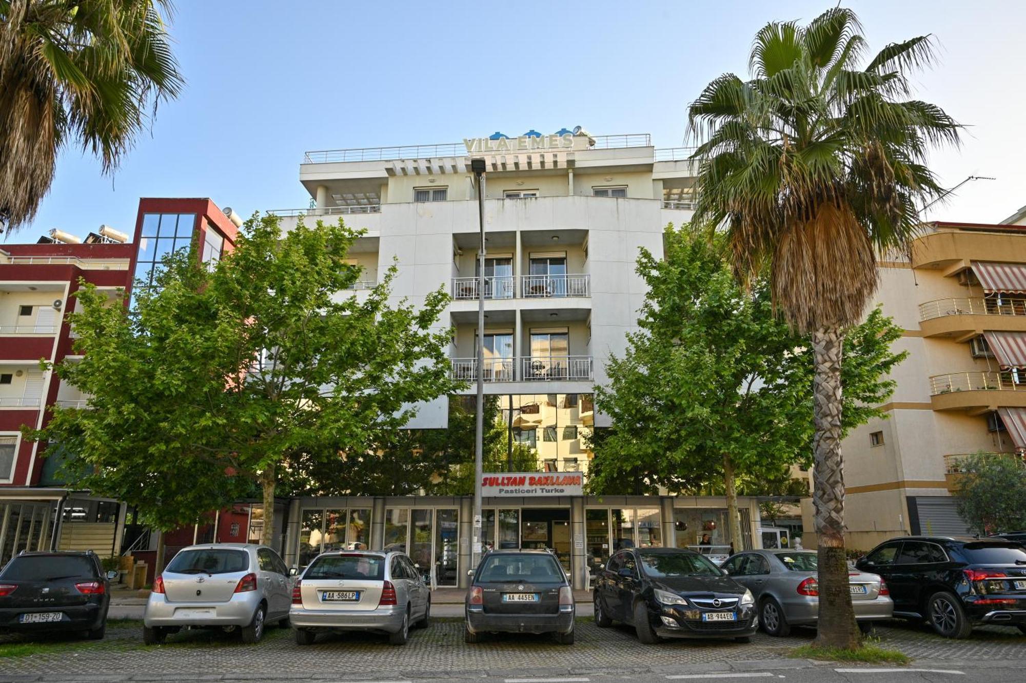 Hotel Vila Emes Durres Bagian luar foto