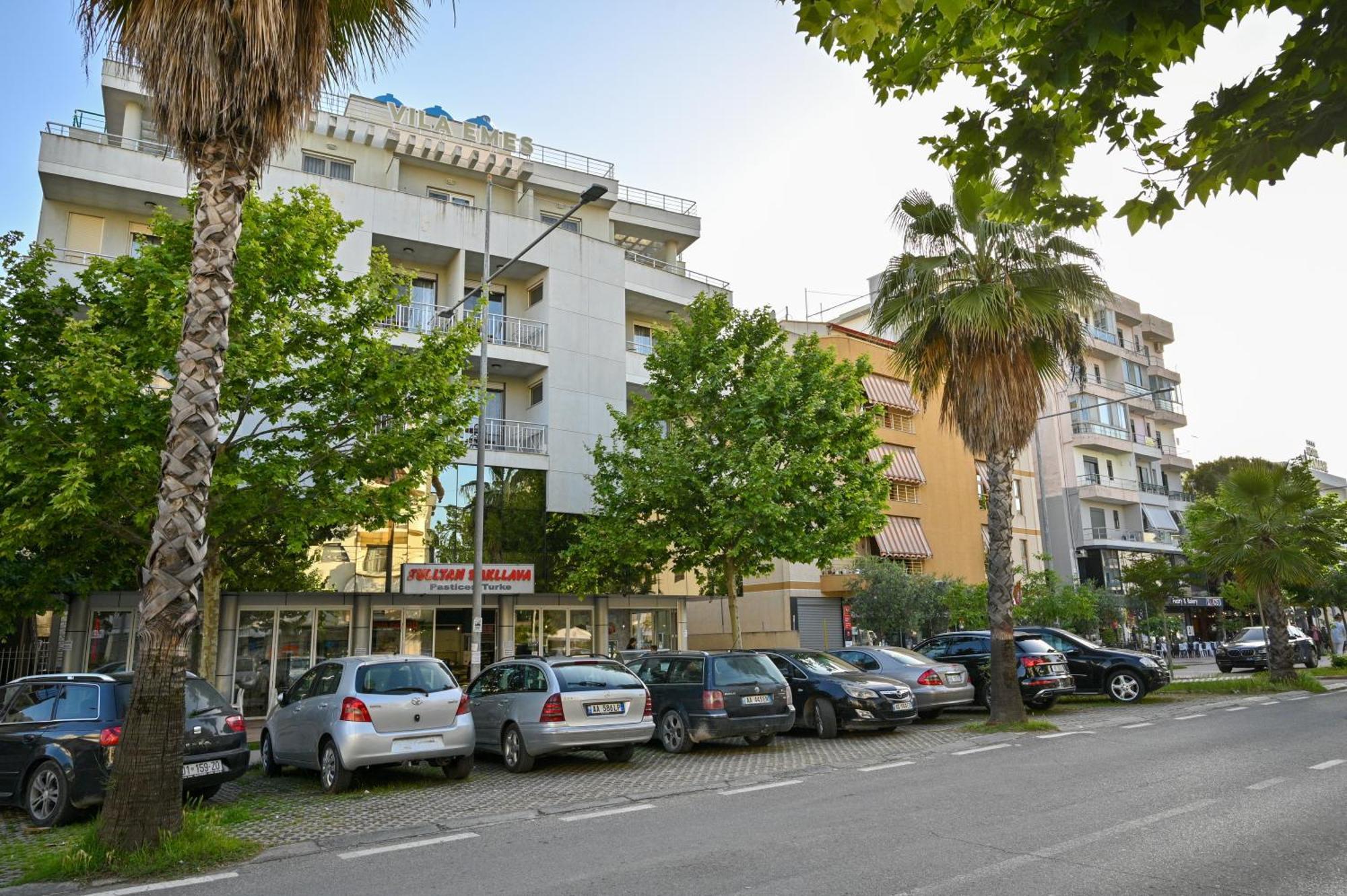 Hotel Vila Emes Durres Bagian luar foto