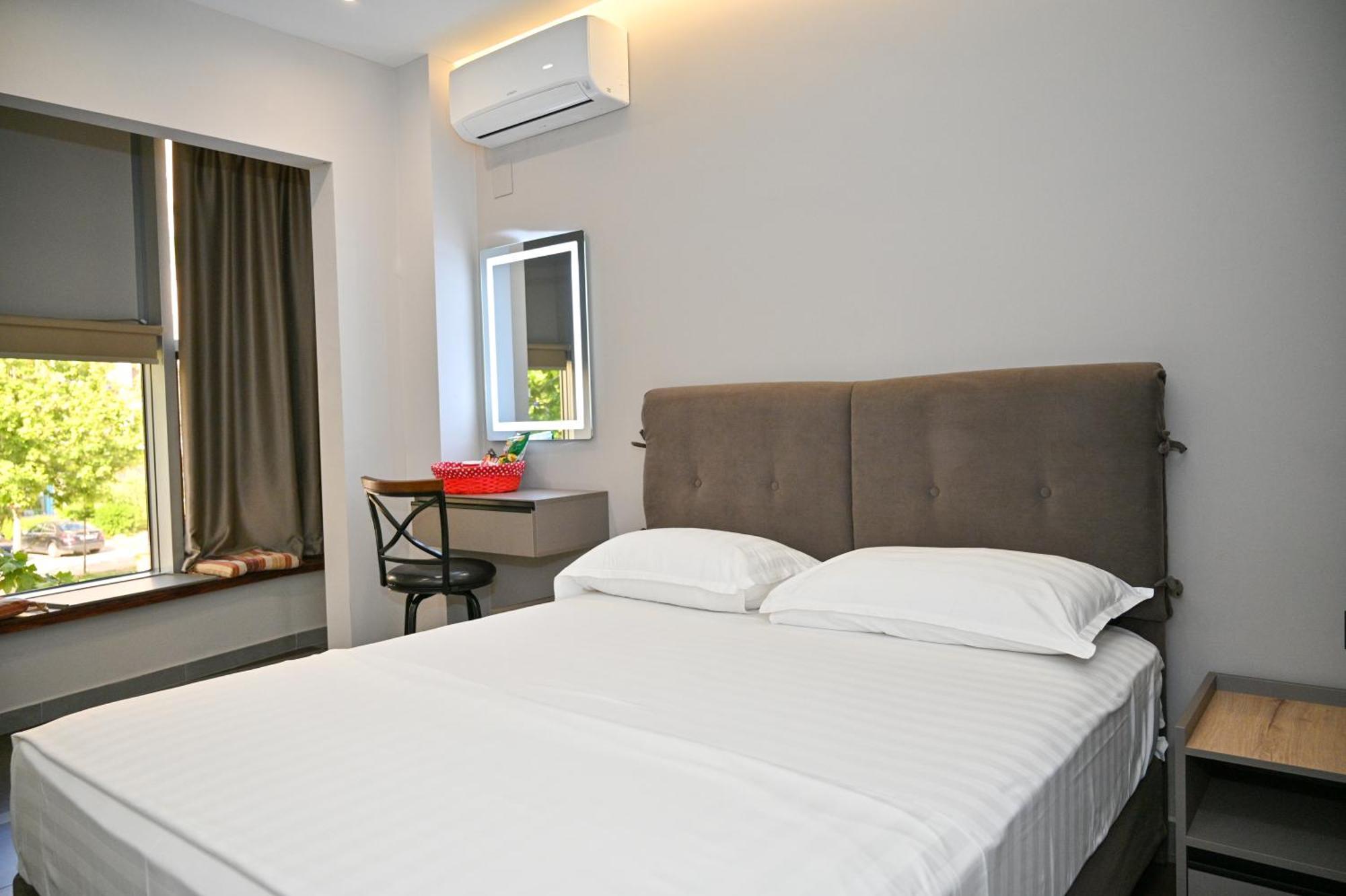 Hotel Vila Emes Durres Bagian luar foto