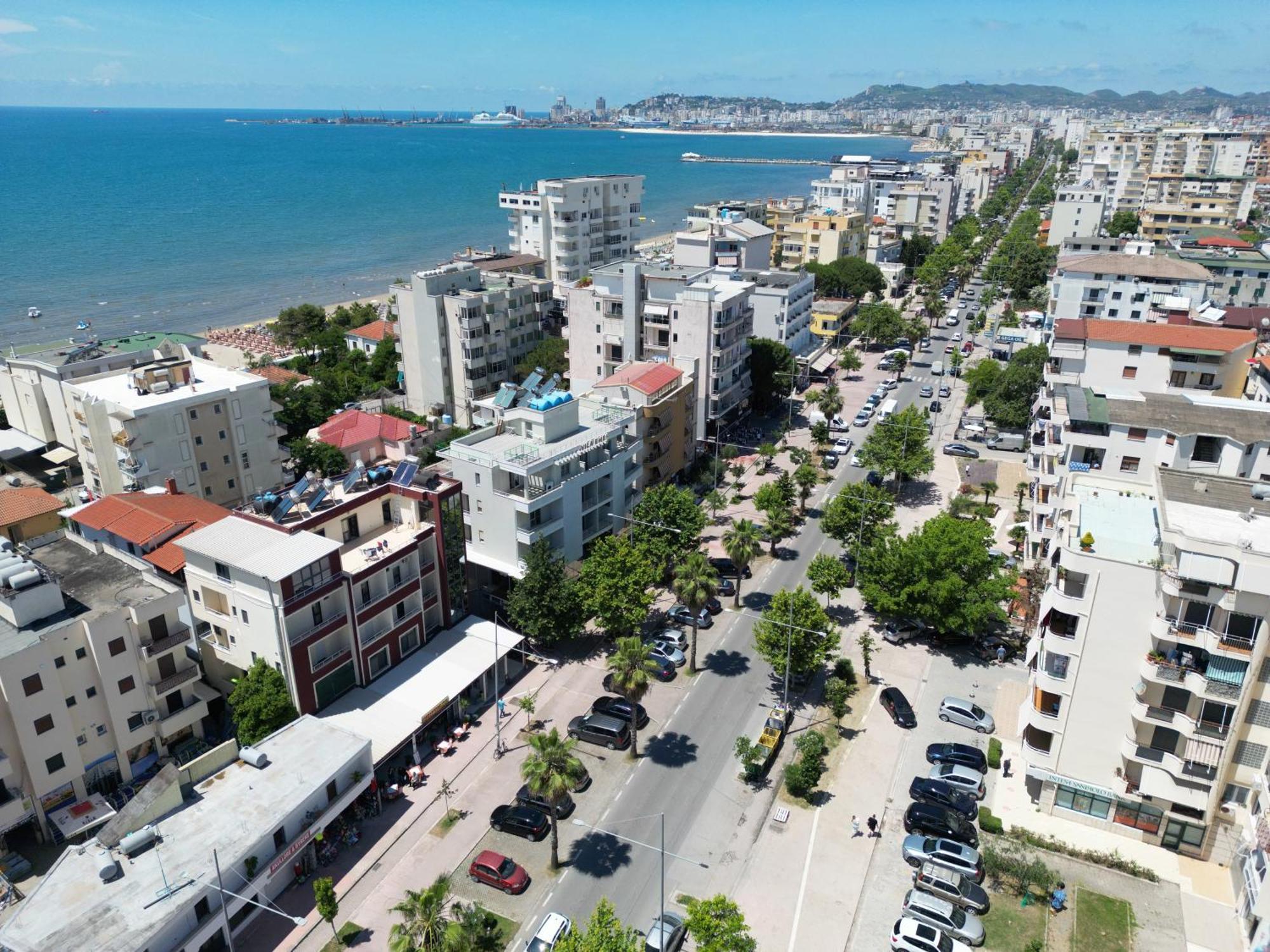 Hotel Vila Emes Durres Bagian luar foto